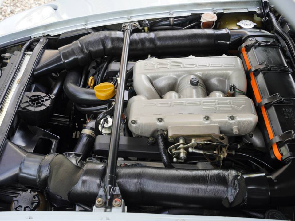 Image 44/50 of Porsche 928 GTS (1993)
