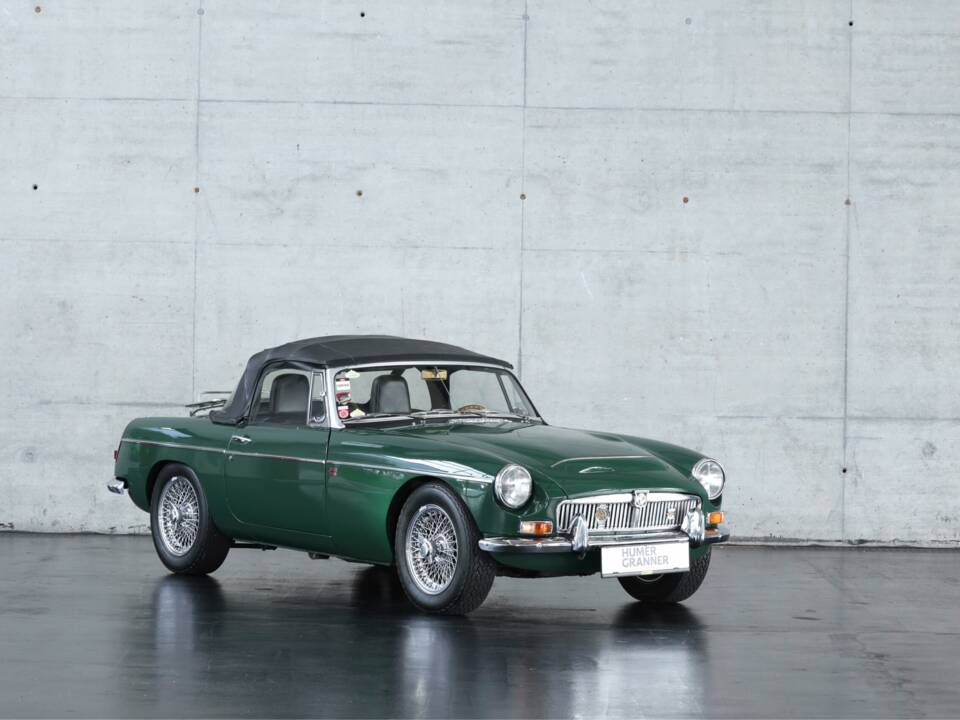 Image 4/41 of MG MGC (1969)