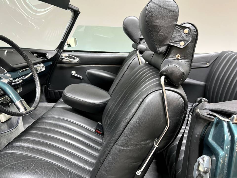 Image 11/23 of Citroën DS 21 (1969)