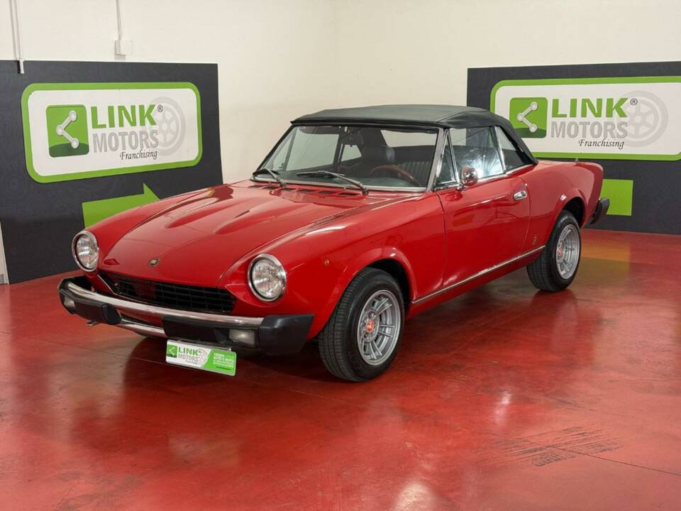 Image 22/50 de FIAT 124 Spider CS1 (1978)