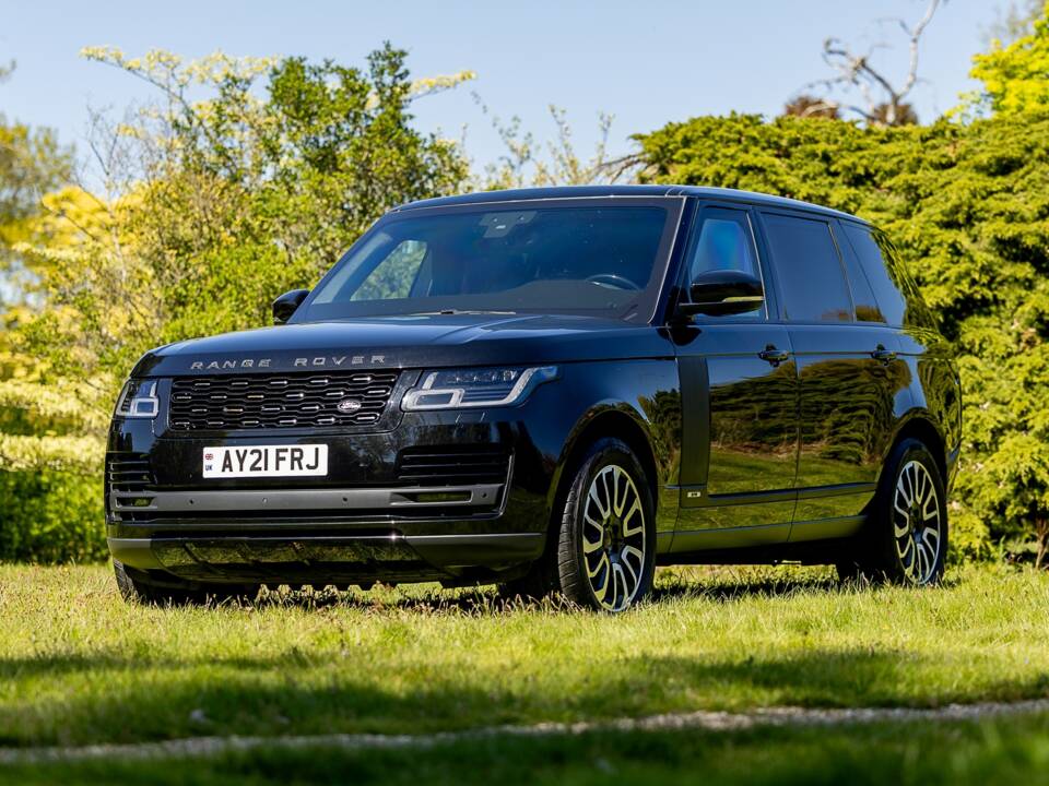 Image 3/49 of Land Rover Range Rover V8 Armoured (2022)