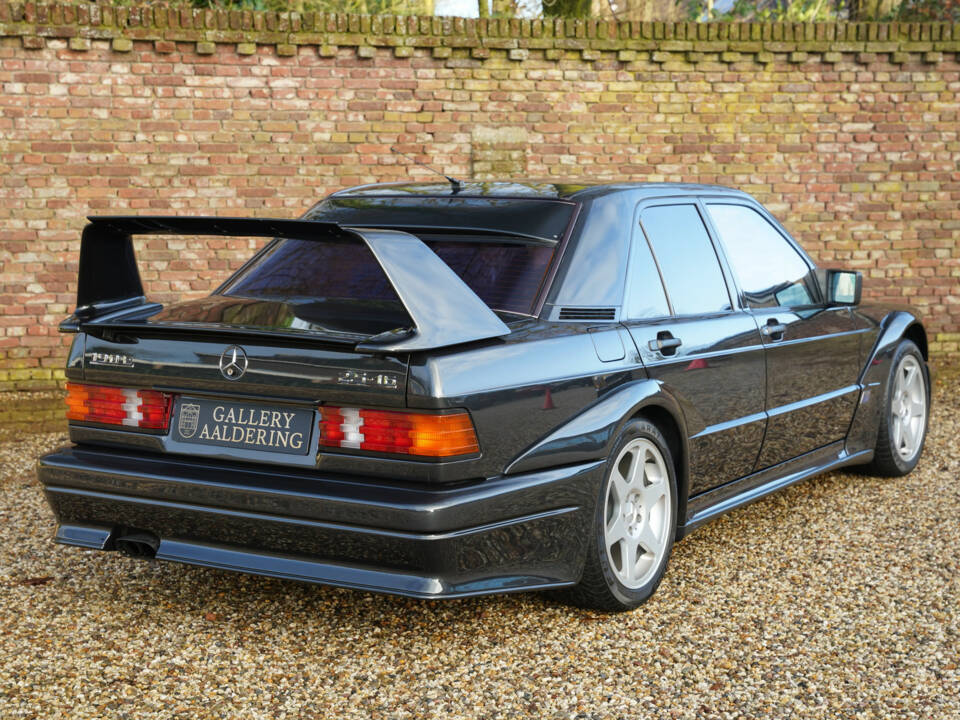 Image 2/50 de Mercedes-Benz 190 E 2.5-16 (1991)