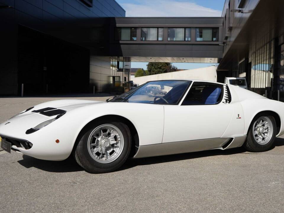 Afbeelding 13/74 van Lamborghini Miura P 400 (1968)