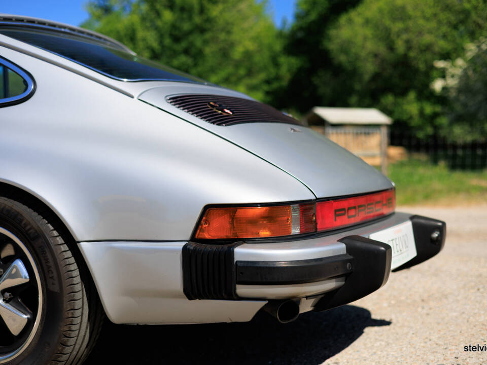 Image 28/42 de Porsche 911 2.7 (1974)