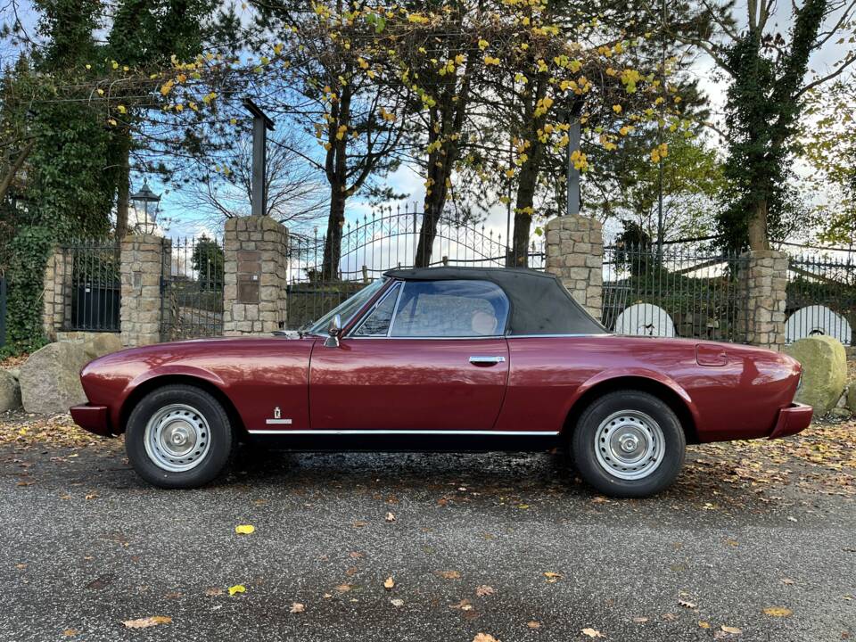 Image 13/35 of Peugeot 504 Convertible (1980)