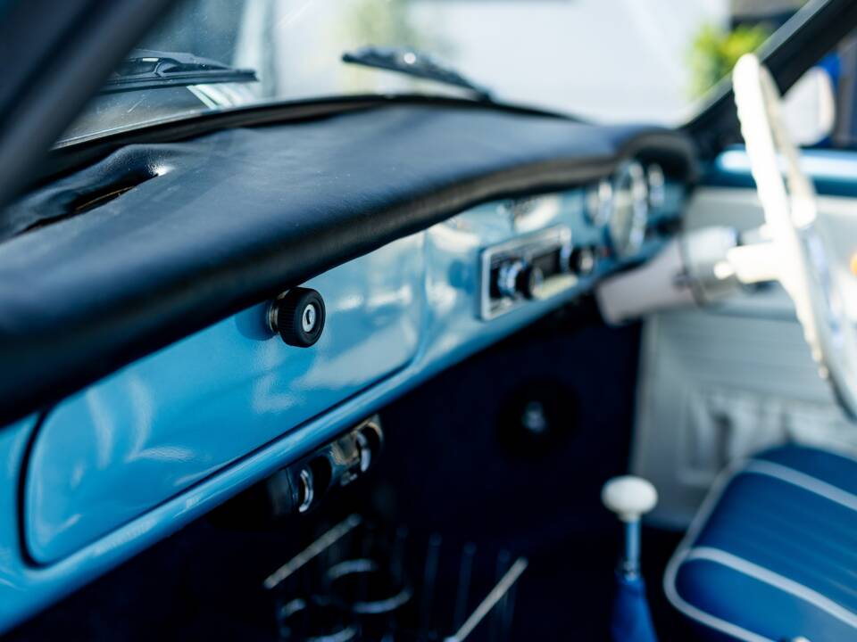 Image 42/50 of Volkswagen Karmann Ghia 1500 (1971)
