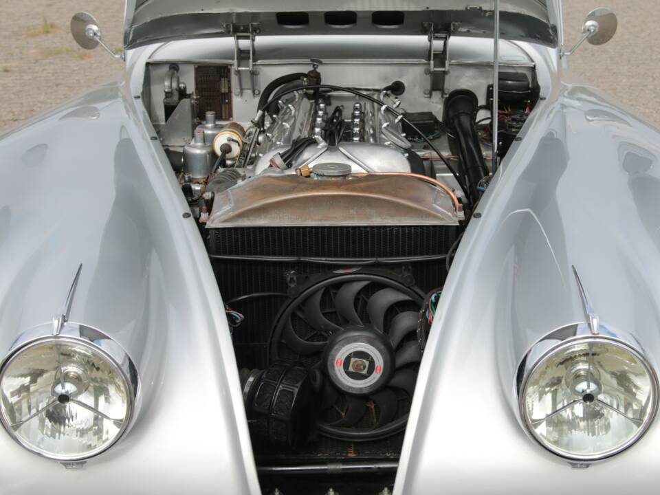 Bild 52/92 von Jaguar XK 120 FHC (1951)