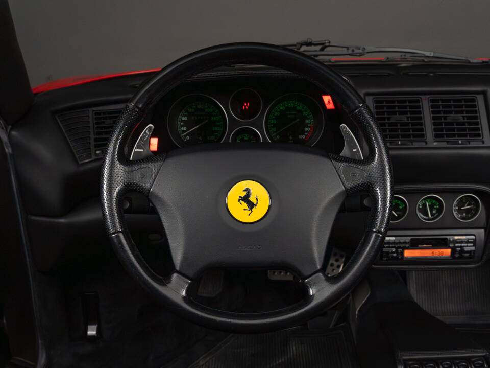Image 32/37 of Ferrari F 355 F1 GTS (1997)