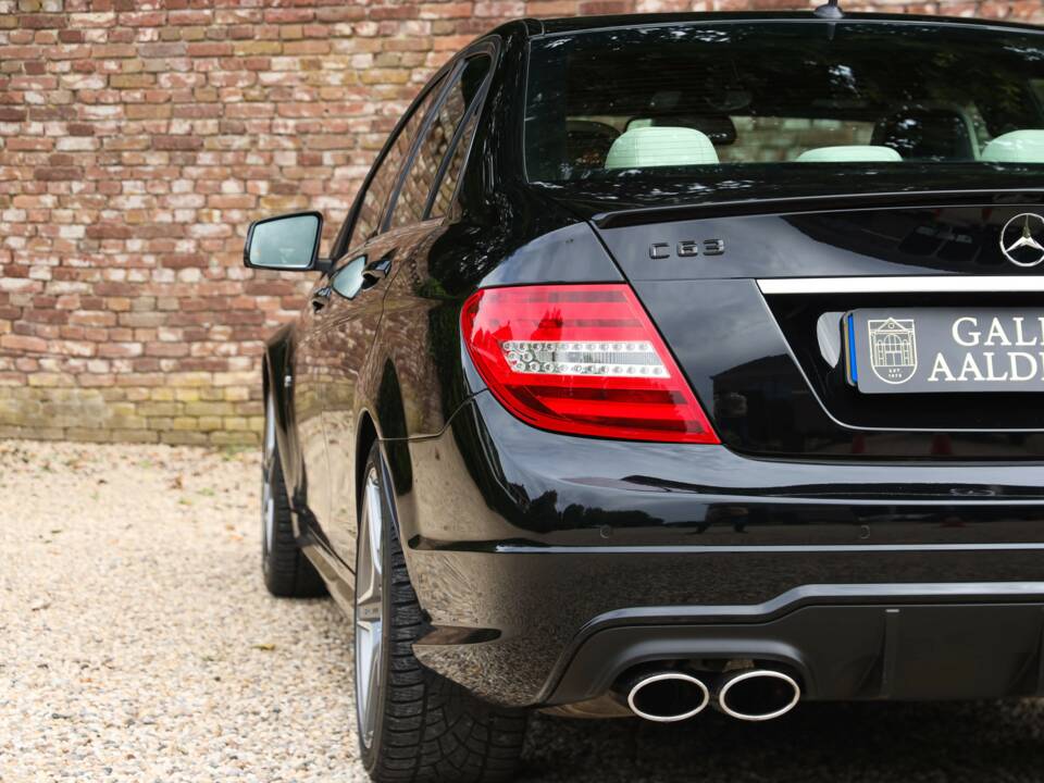 Image 40/50 of Mercedes-Benz C 63 AMG (2012)
