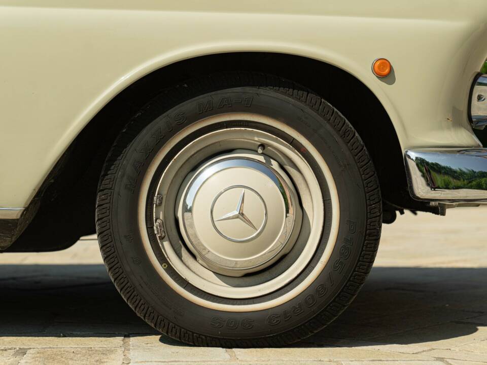 Bild 25/50 von Mercedes-Benz 200 (1966)