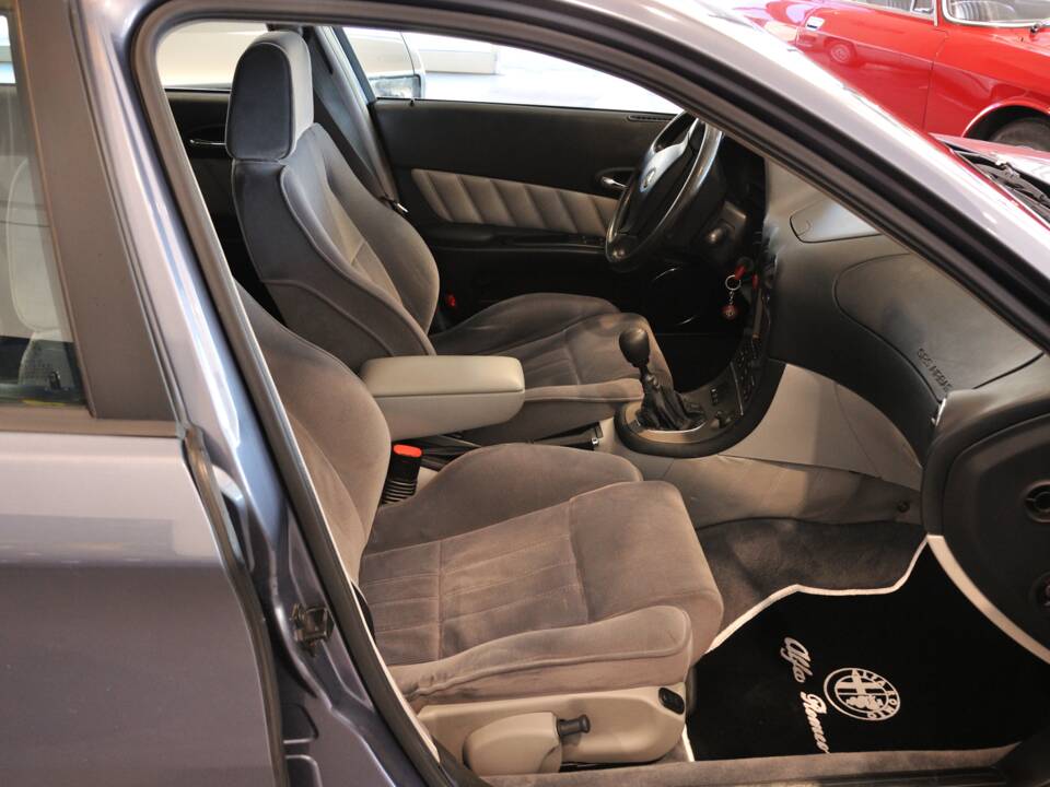Bild 19/29 von Alfa Romeo 166 2.0 V6 TB (1999)