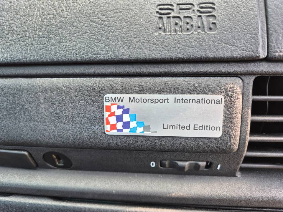 Image 29/49 of BMW 318is "Class II" (1994)