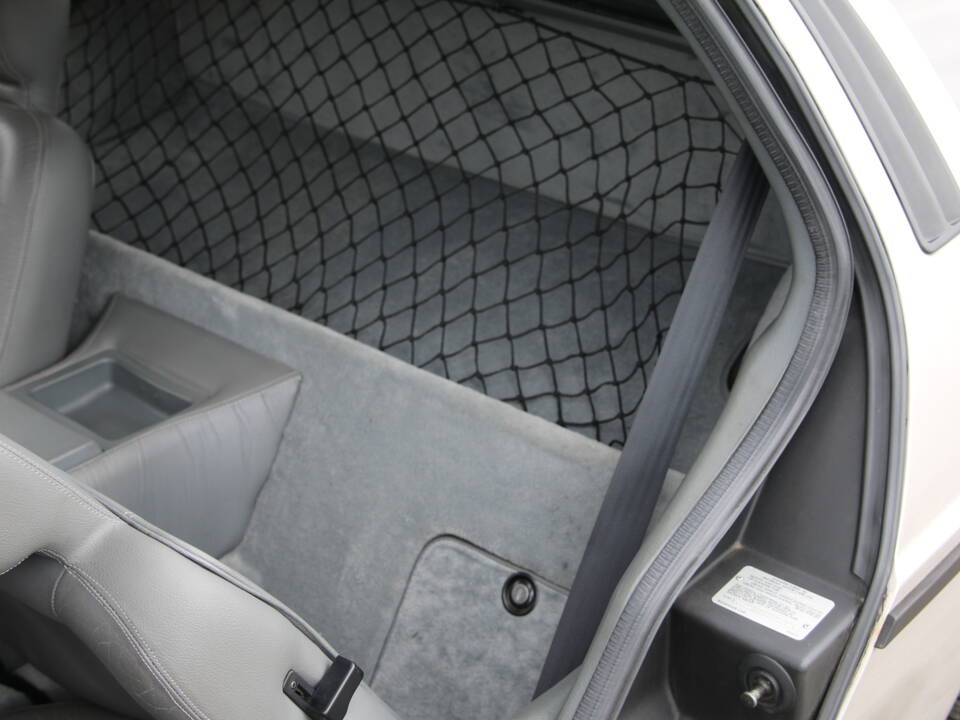 Image 71/92 of DeLorean DMC-12 (1982)