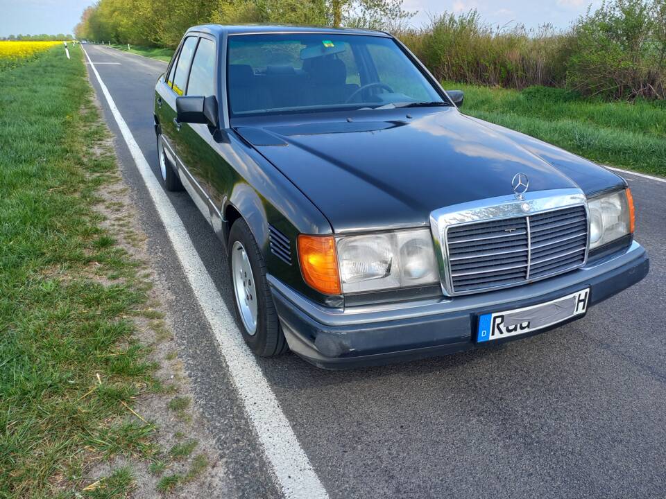 Bild 4/9 von Mercedes-Benz 300 D Turbo (1991)