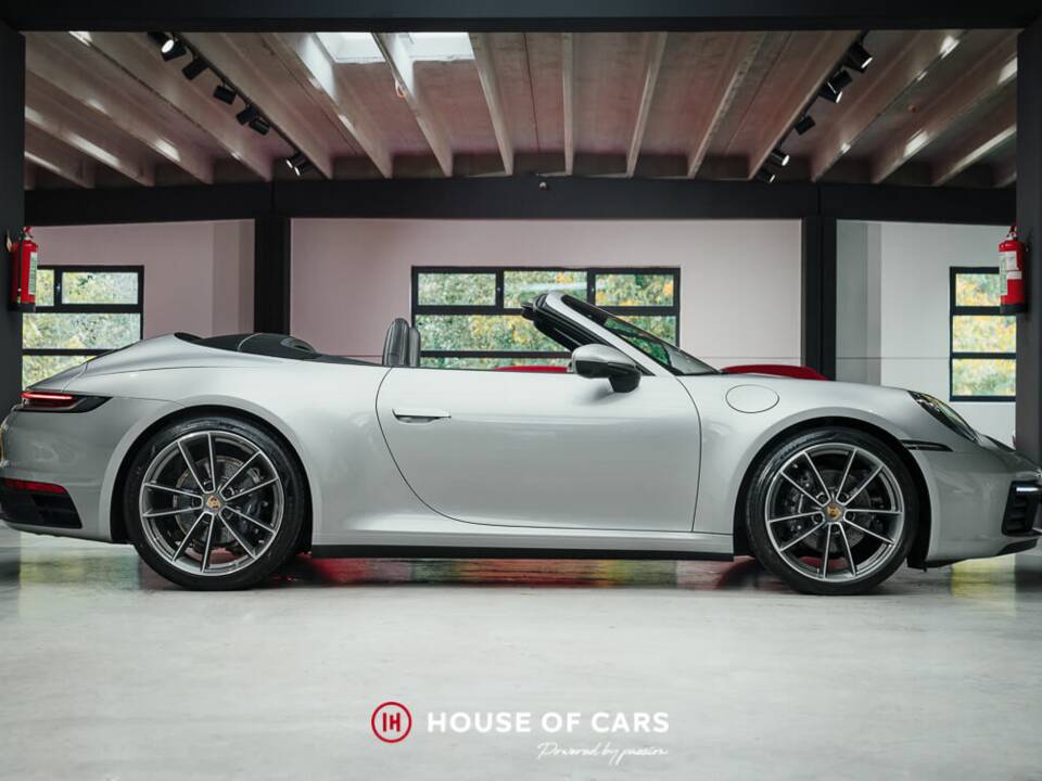 Image 5/25 of Porsche 911 Carrera (2023)