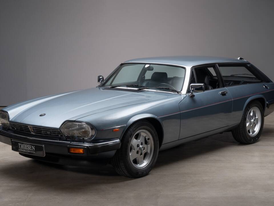 Image 1/26 of Jaguar XJ-S V12 Lynx Eventer (1985)