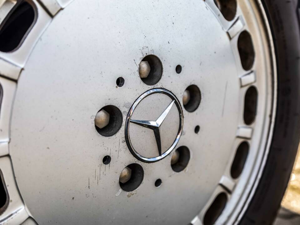 Image 75/175 of Mercedes-Benz 420 SE (1986)