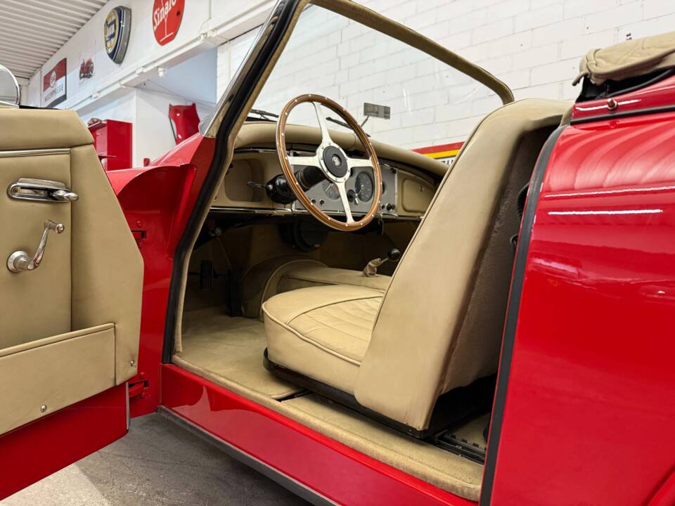 Image 6/17 of Jaguar XK 150 SE DHC (1958)