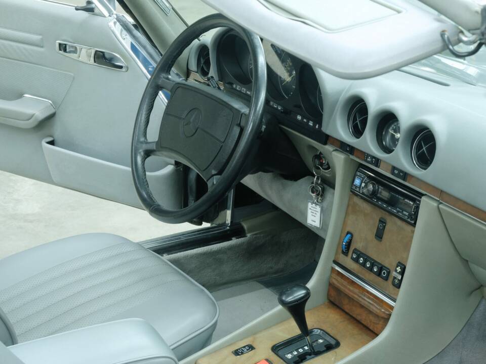 Image 32/50 de Mercedes-Benz 560 SL (1988)