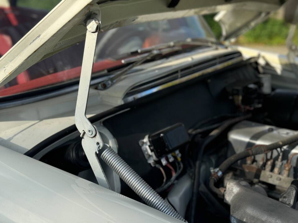 Image 99/132 of Mercedes-Benz 220 SE b (1963)