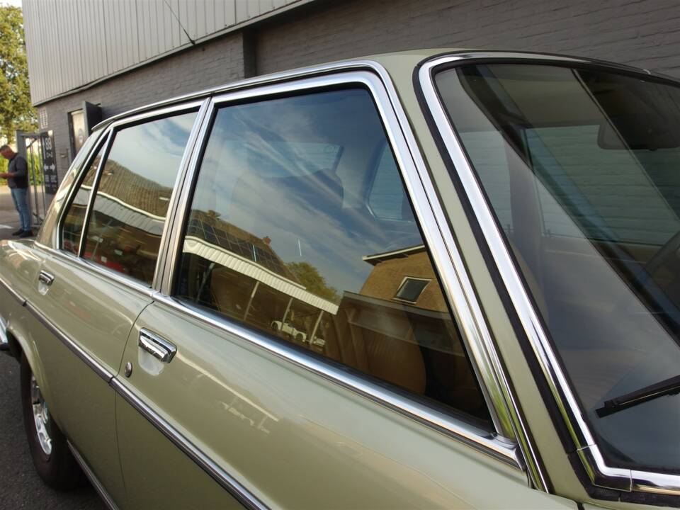 Image 24/95 de BMW 2500 (1977)
