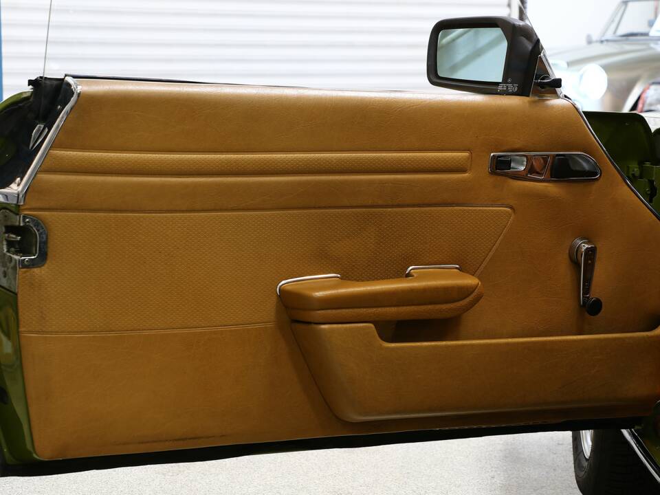 Afbeelding 12/25 van Mercedes-Benz 280 SLC (1980)