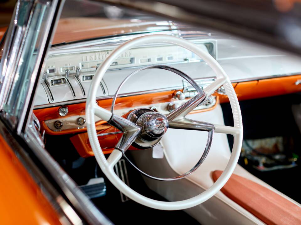 Image 22/34 of Lincoln Premiere Hardtop Coupé (1956)