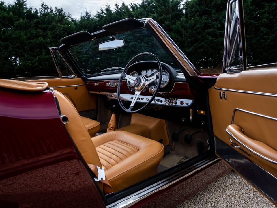 Image 18/51 of Maserati 3500 GTI Spyder Vignale (1963)