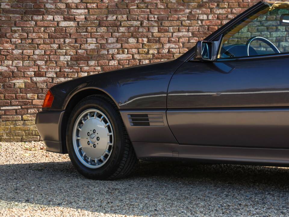 Image 15/50 of Mercedes-Benz 500 SL (1990)