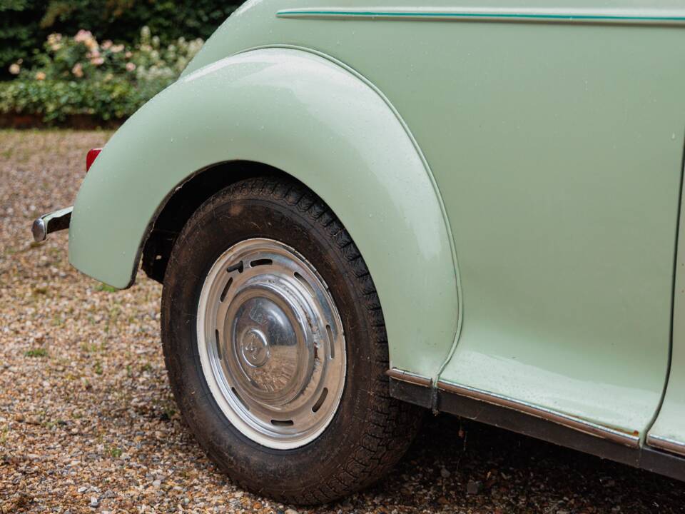 Image 26/29 of Morris Minor 1000 Tourer (1962)
