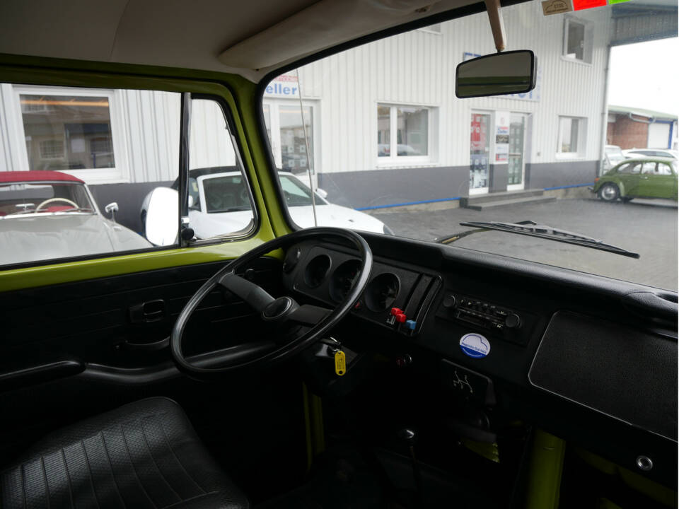 Immagine 10/21 di Volkswagen T2b Deluxe (1975)