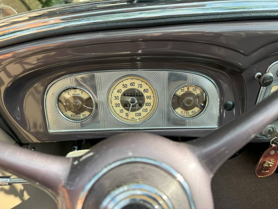 Image 59/75 of Packard One-Twenty (1936)