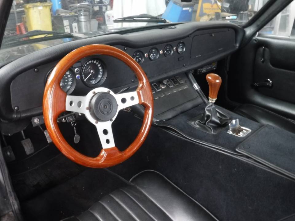Image 14/50 of TVR 2500 M (1974)