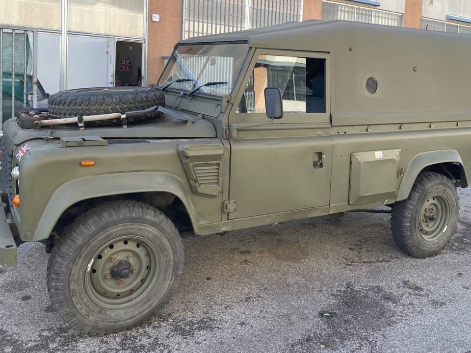 Image 5/50 of Land Rover 110 (1989)