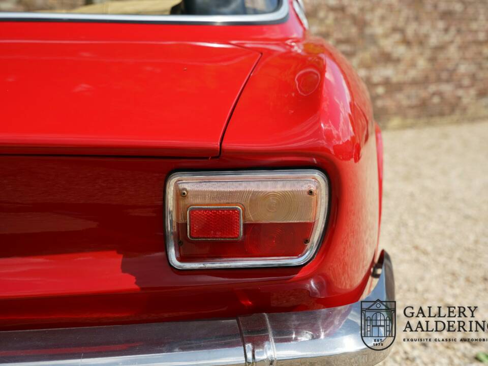 Bild 18/50 von Alfa Romeo Giulia 1300 GT Junior (1975)