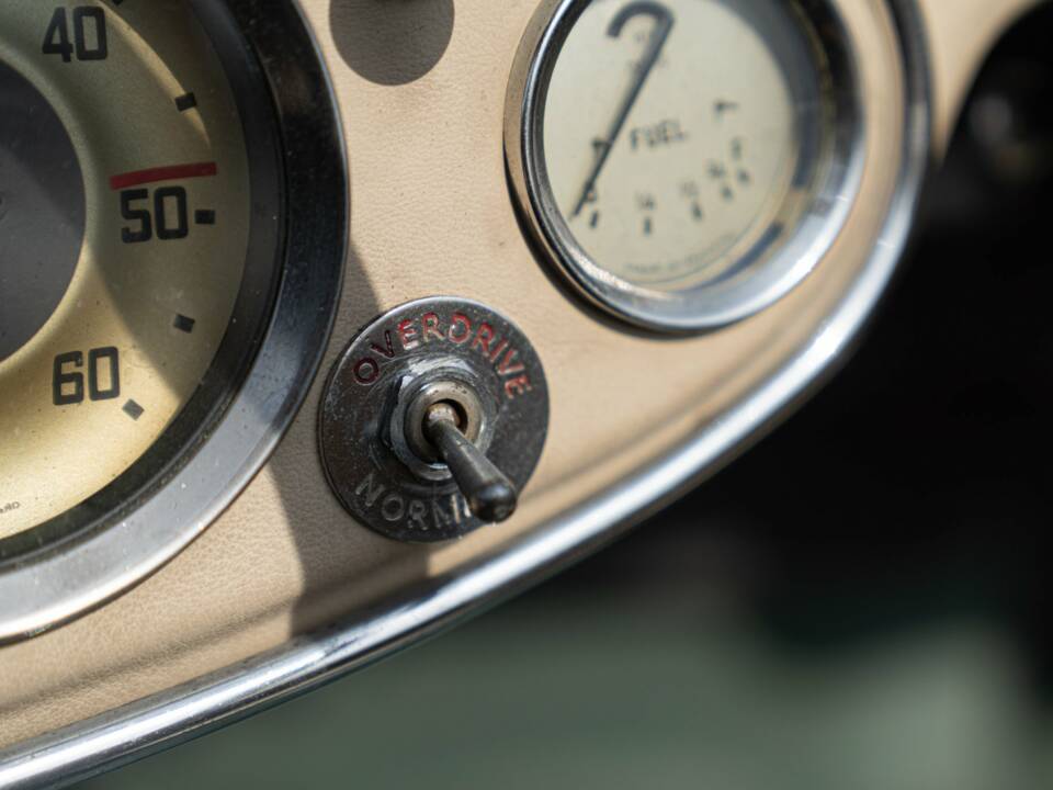 Bild 35/50 von Austin-Healey 100&#x2F;6 (BN4) (1957)