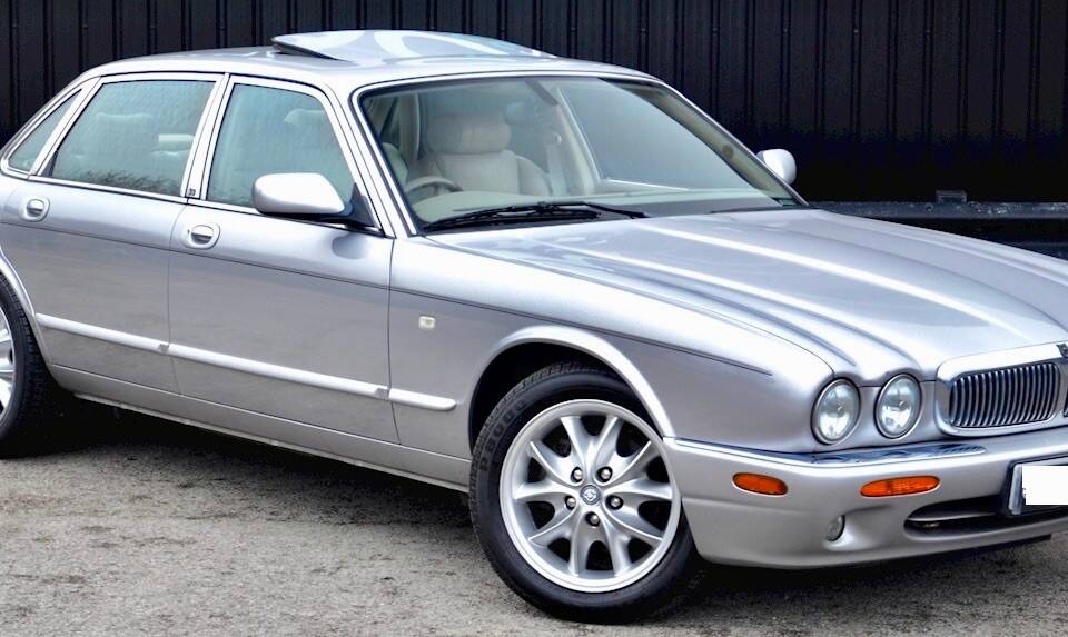 Bild 1/36 von Jaguar XJ 8 Sovereign (2000)