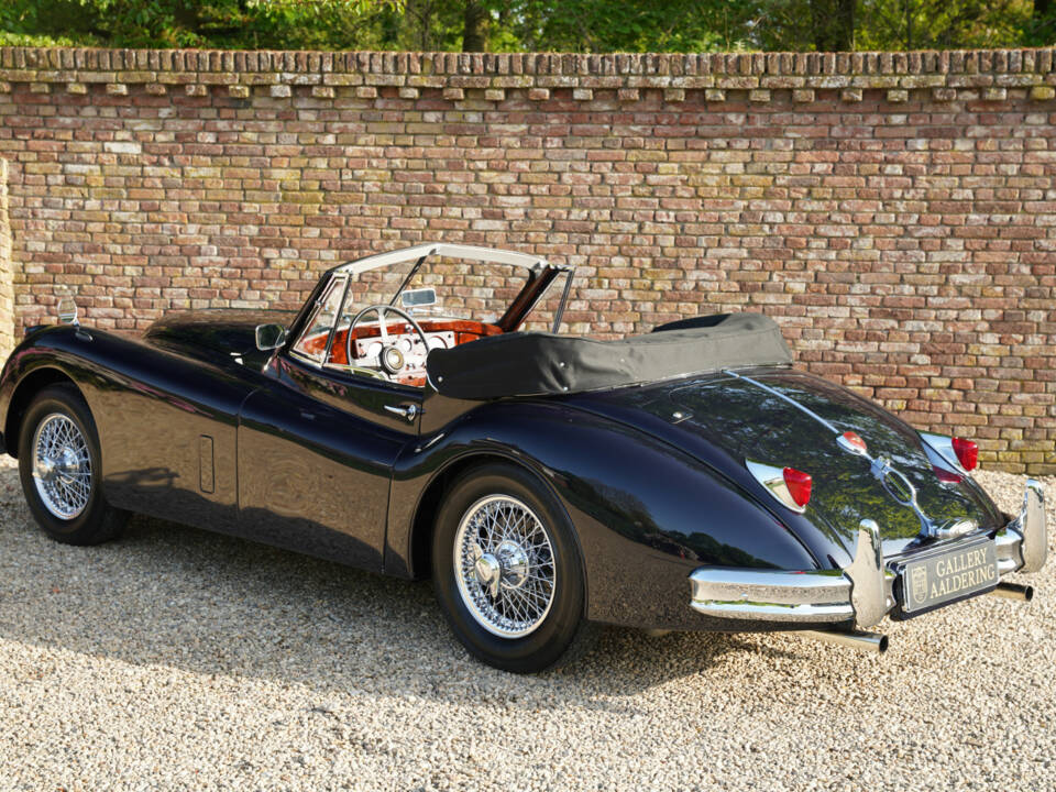 Immagine 38/50 di Jaguar XK 140 DHC (1954)