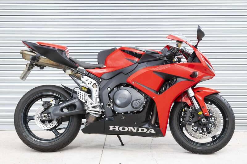 Bild 1/36 von Honda CBR 1000 RR Fireblade (2007)