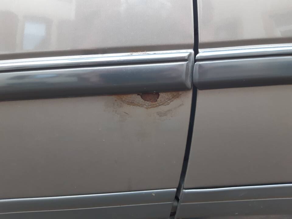 Image 10/10 of Mercedes-Benz 200 E (1988)