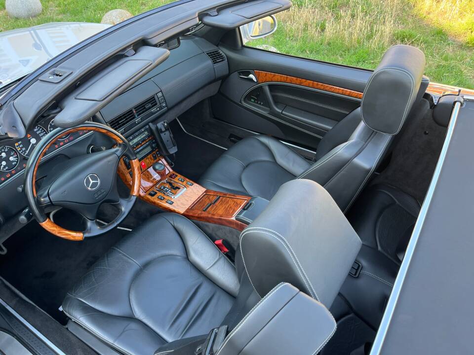Image 19/91 of Mercedes-Benz SL 320 "Final Edition" (2001)
