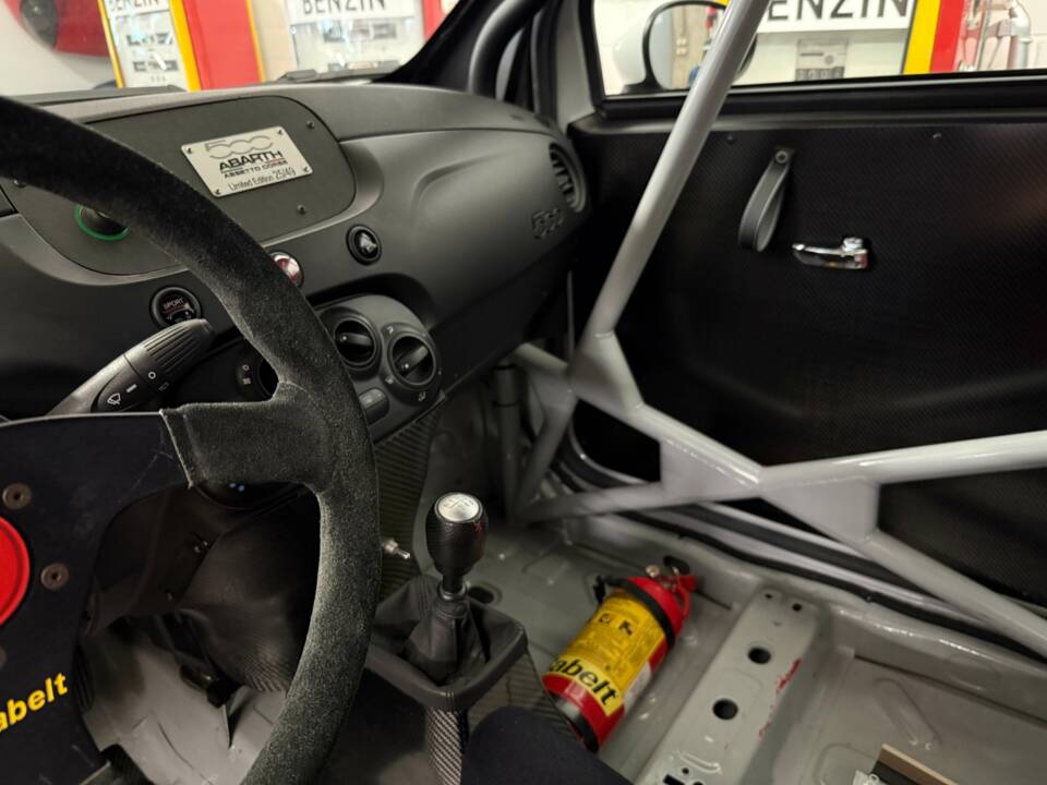 Image 9/17 of Abarth 695 Assetto Corse Evoluzione (2010)