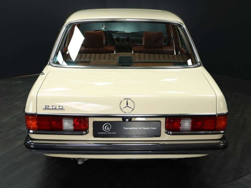 Imagen 5/30 de Mercedes-Benz 200 (1982)