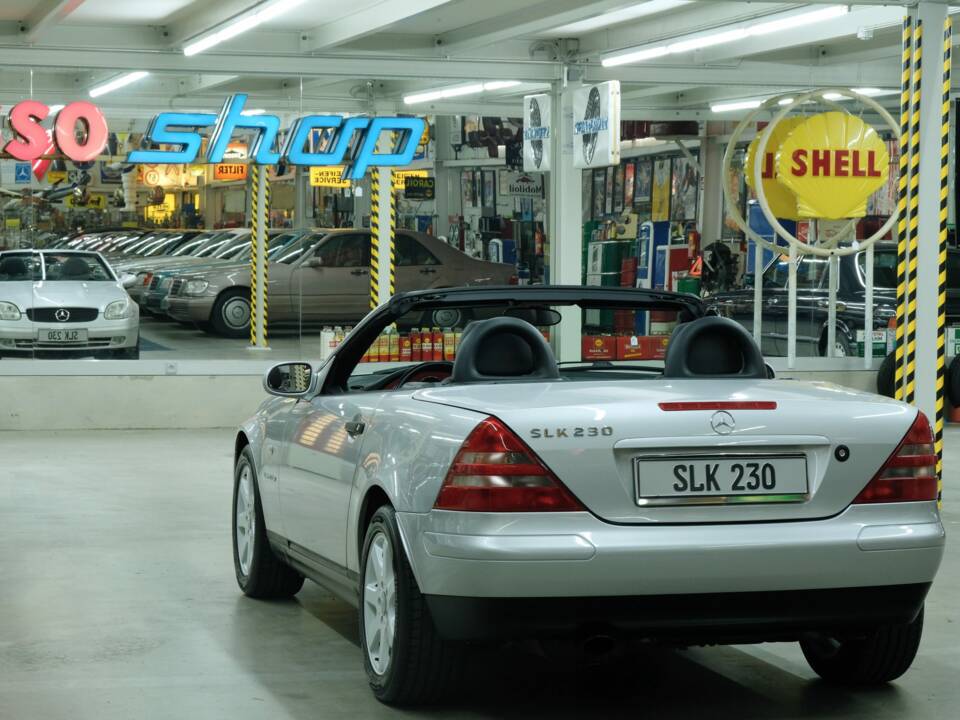 Immagine 42/50 di Mercedes-Benz SLK 230 Kompressor (1996)