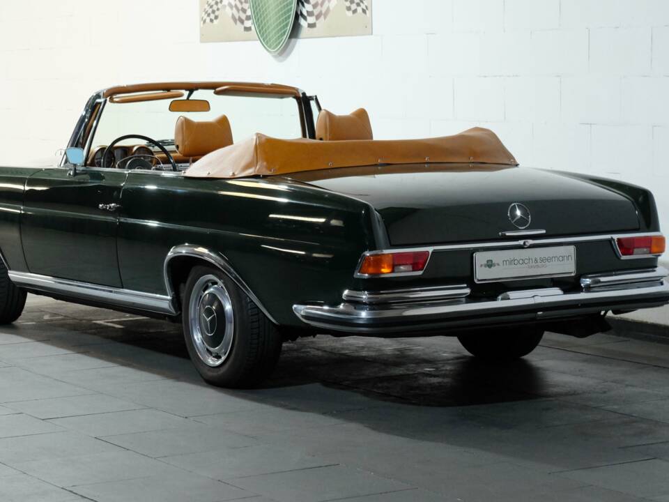 Immagine 21/29 di Mercedes-Benz 280 SE 3,5 (1970)