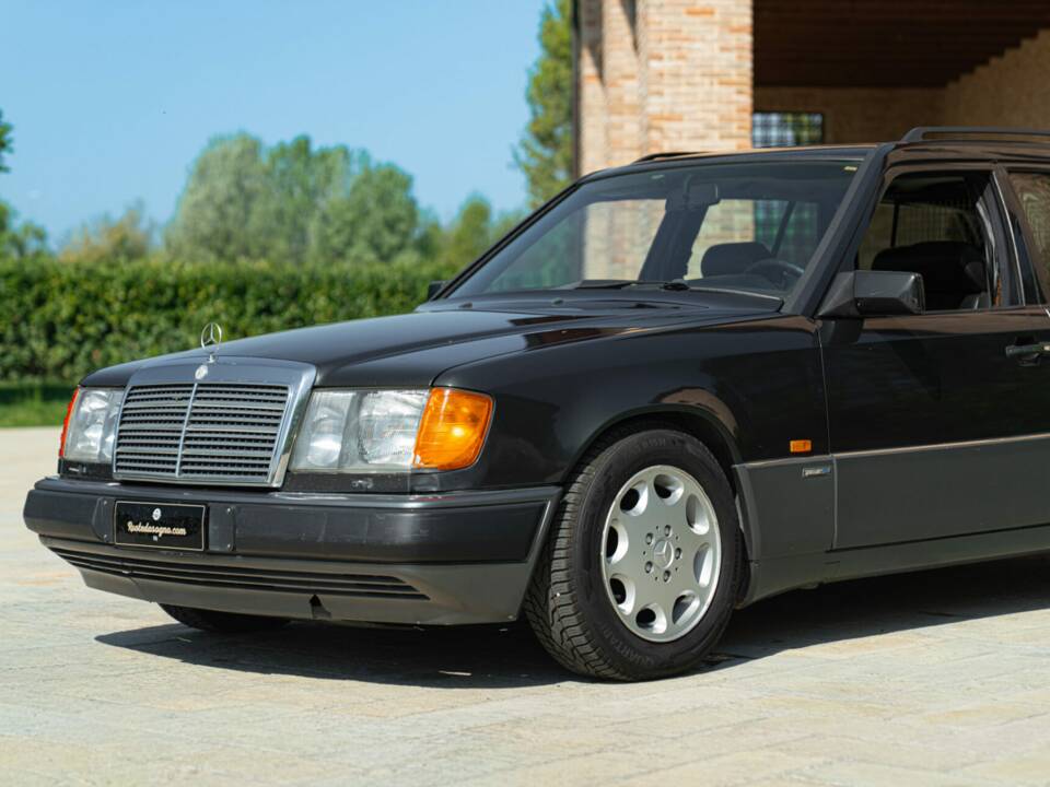Immagine 19/44 di Mercedes-Benz 200 TE (1992)