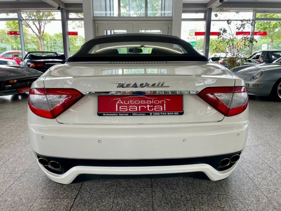 Afbeelding 7/15 van Maserati GranCabrio 4.7 (2010)