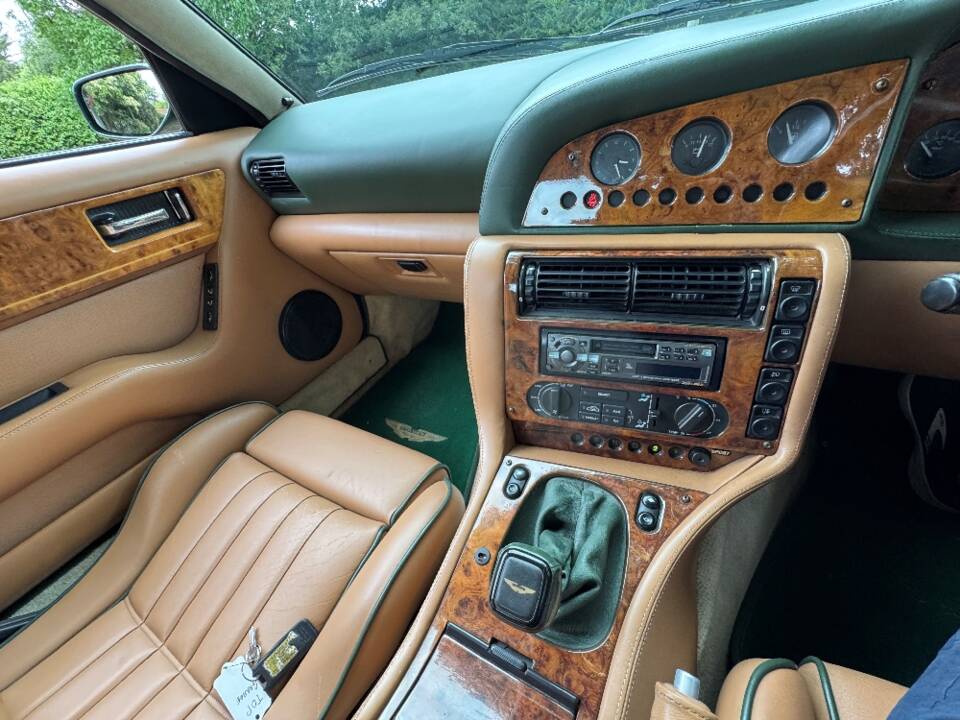 Image 29/30 of Aston Martin V8 Coupé (1996)