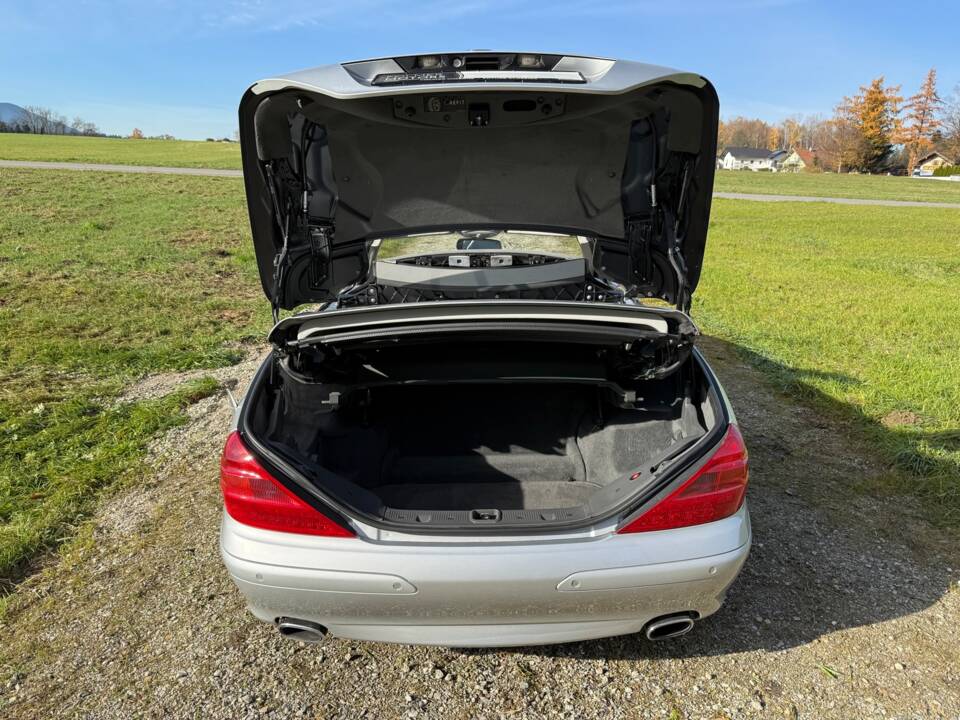 Immagine 17/20 di Mercedes-Benz SL 500 (2002)