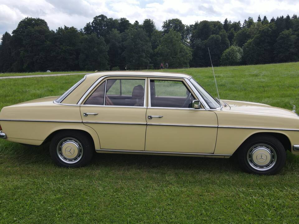 Immagine 10/32 di Mercedes-Benz 200 (1974)